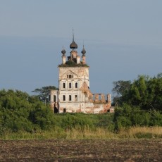 Праздничный молебен у Троицкого приписного храма в селе Весь Праздничный молебен у Троицкого приписного храма в селе Весь